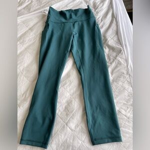 Lululemon Green Leggings size 6 under train with pockets